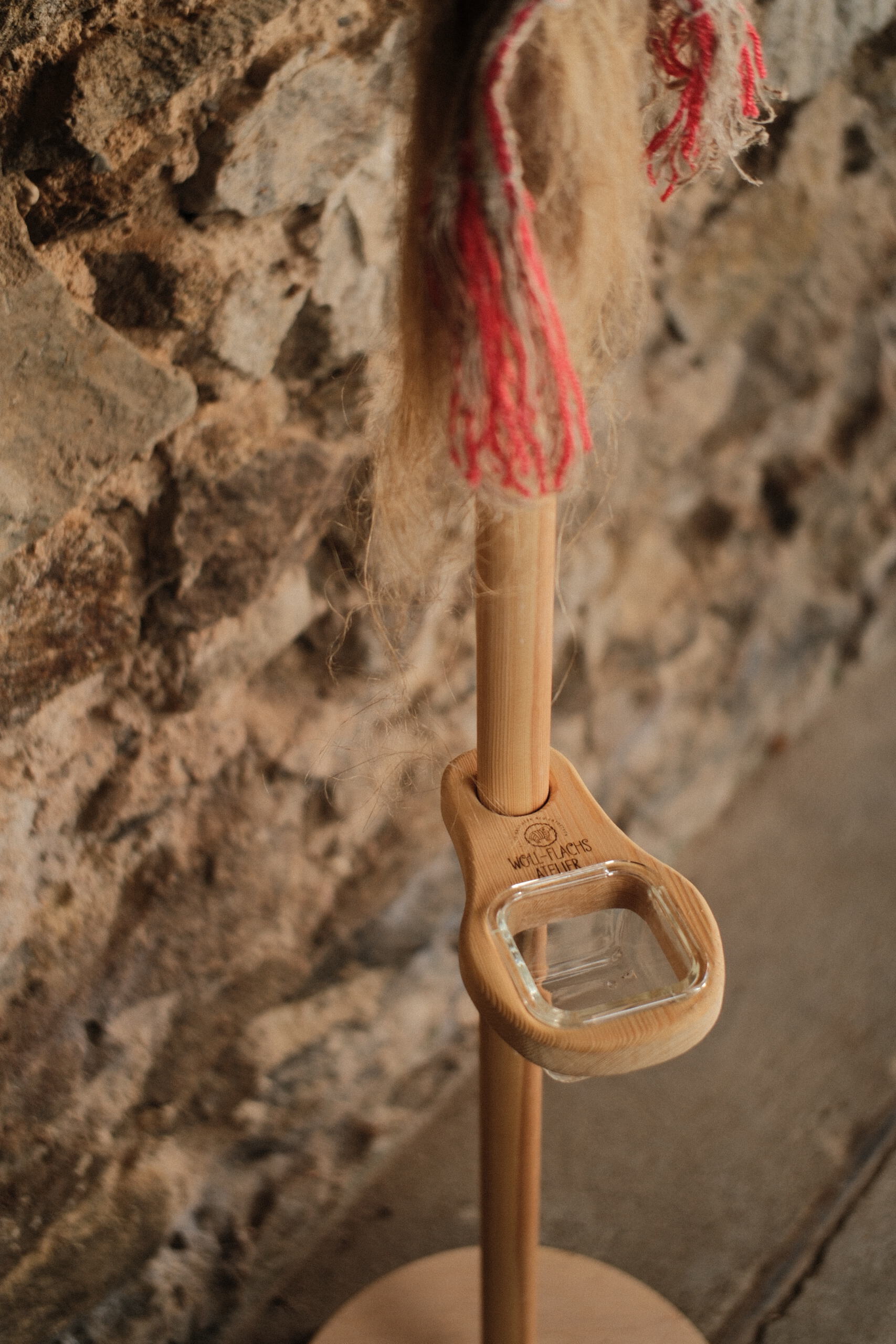 Flachsrocken zum Spinnen von Langflachs – Bild 2