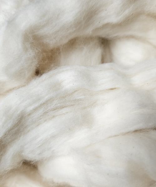 Reinweißes Baumwoll-Kardenband aus kontrolliert biologischem Anbau zum Handspinnen